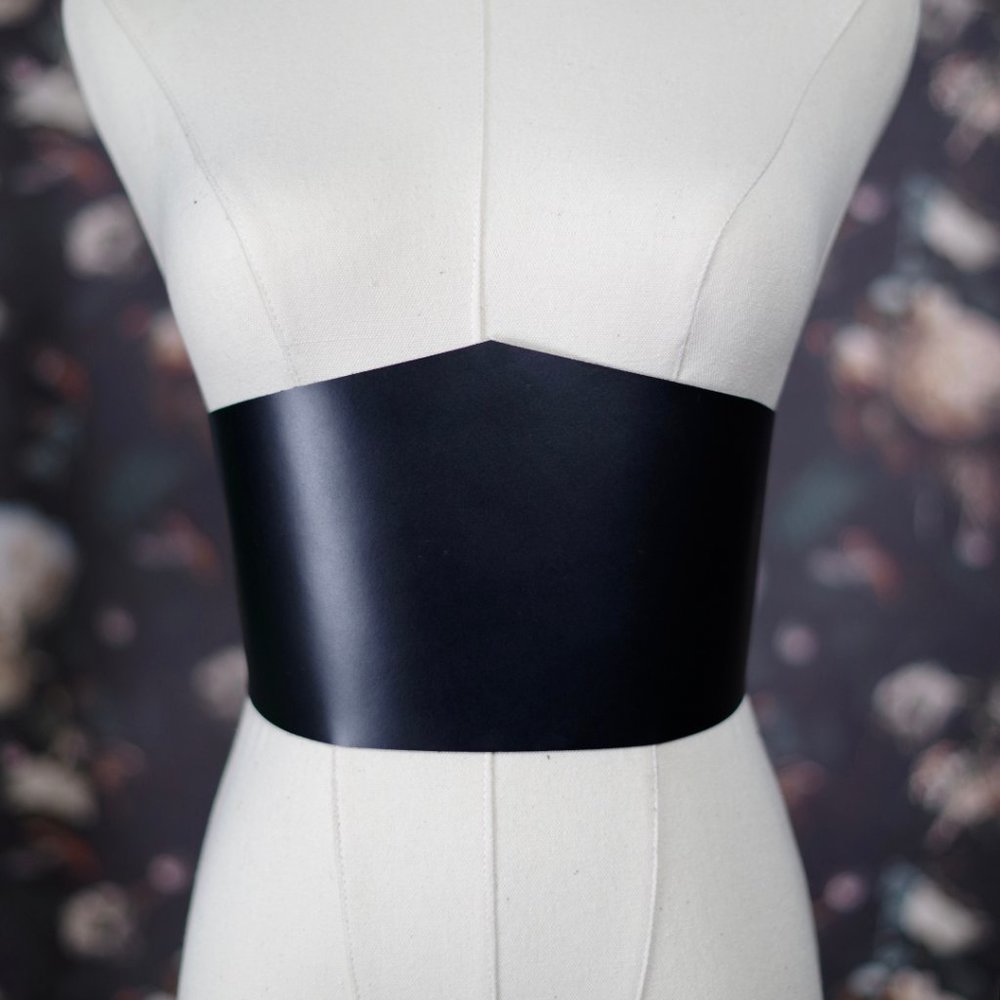 Pointed Corset Belt in Satin Black Leather